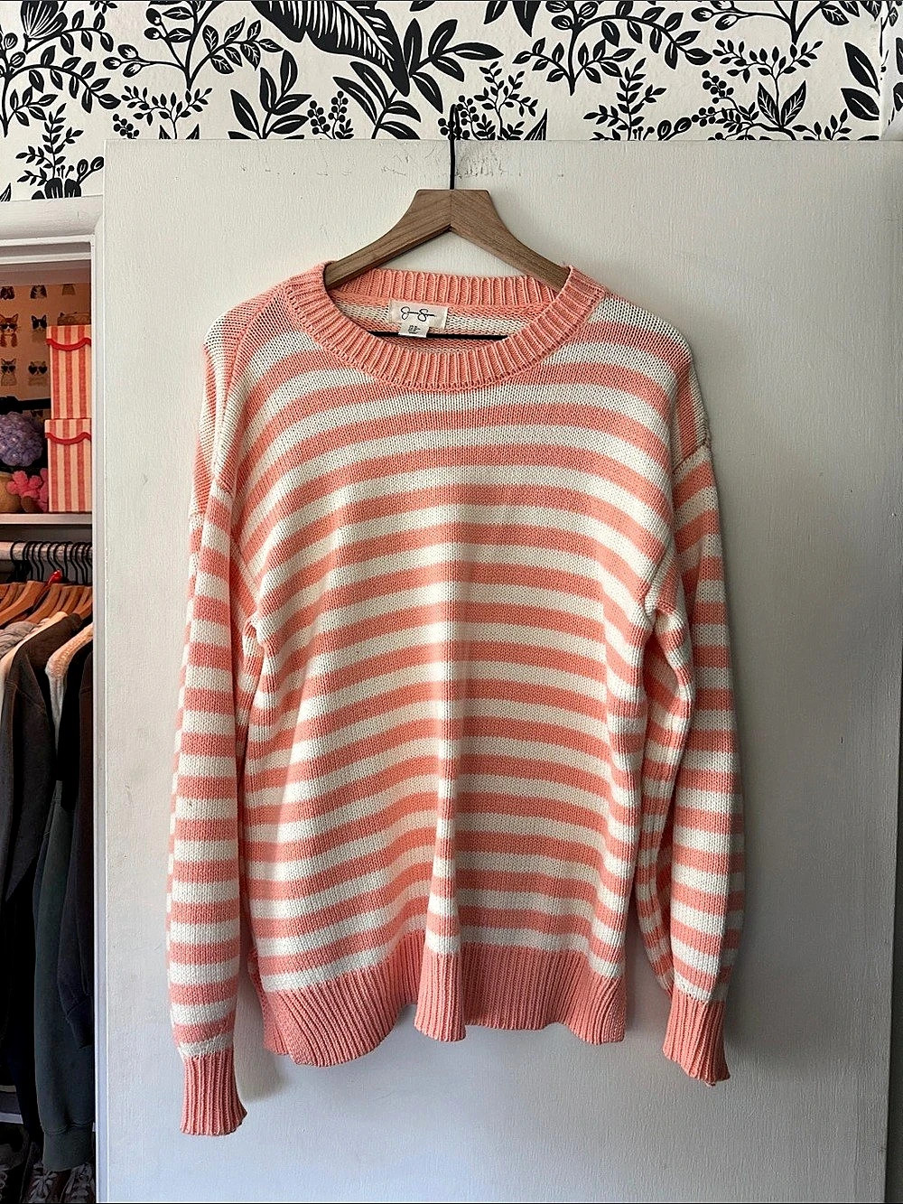 G by Guess Striped Crewneck Sweater in Pink & White Size Medium Like New